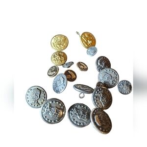 Military crest metal buttons Waterbury and others.